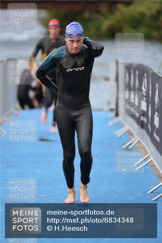25.08.2024 - Elbe Triathlon Hamburg H.Heesch http://msf.ph/oto/6834348 25.08.2024 08:34:08 Schwimmen 35, 52, 55, 58, 61, 64, 69, 86 meine-sportfotos.de