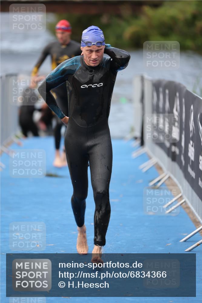 25.08.2024 - Elbe Triathlon Hamburg H.Heesch http://msf.ph/oto/6834366 25.08.2024 08:34:08 Schwimmen 35, 52, 55, 58, 61, 64, 69, 86 meine-sportfotos.de