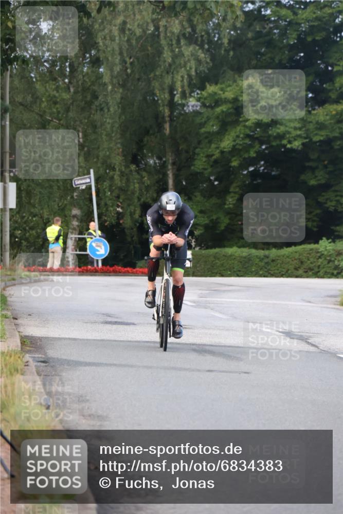 25.08.2024 - Elbe Triathlon Hamburg Fuchs,  Jonas http://msf.ph/oto/6834383 25.08.2024 08:40:13 Radfahren 40 meine-sportfotos.de