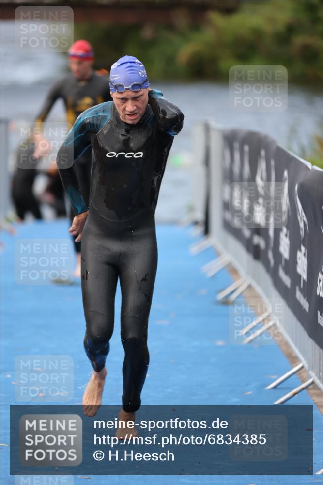 25.08.2024 - Elbe Triathlon Hamburg H.Heesch http://msf.ph/oto/6834385 25.08.2024 08:34:08 Schwimmen 35, 52, 55, 58, 61, 64, 69, 86 meine-sportfotos.de
