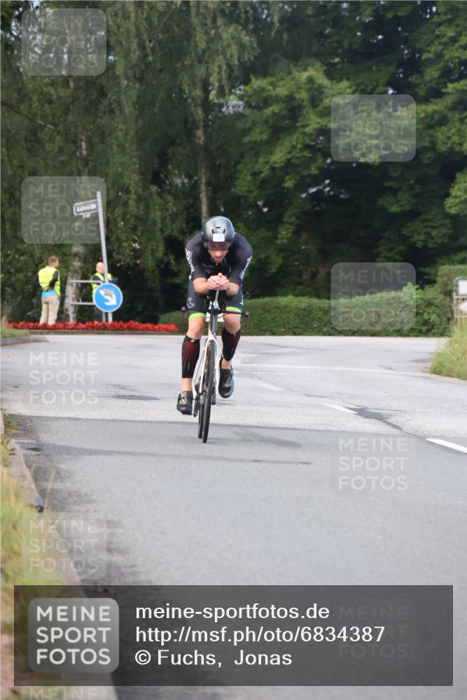 25.08.2024 - Elbe Triathlon Hamburg Fuchs,  Jonas http://msf.ph/oto/6834387 25.08.2024 08:40:14 Radfahren 40 meine-sportfotos.de