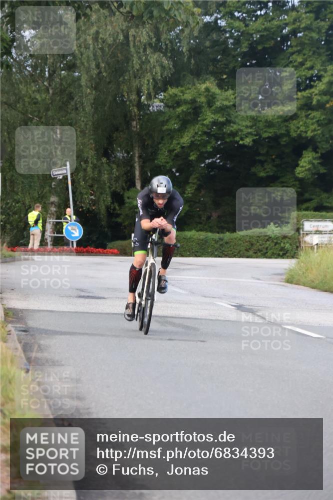 25.08.2024 - Elbe Triathlon Hamburg Fuchs,  Jonas http://msf.ph/oto/6834393 25.08.2024 08:40:14 Radfahren 40 meine-sportfotos.de