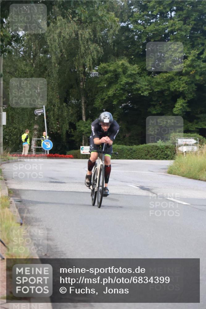 25.08.2024 - Elbe Triathlon Hamburg Fuchs,  Jonas http://msf.ph/oto/6834399 25.08.2024 08:40:14 Radfahren 40 meine-sportfotos.de