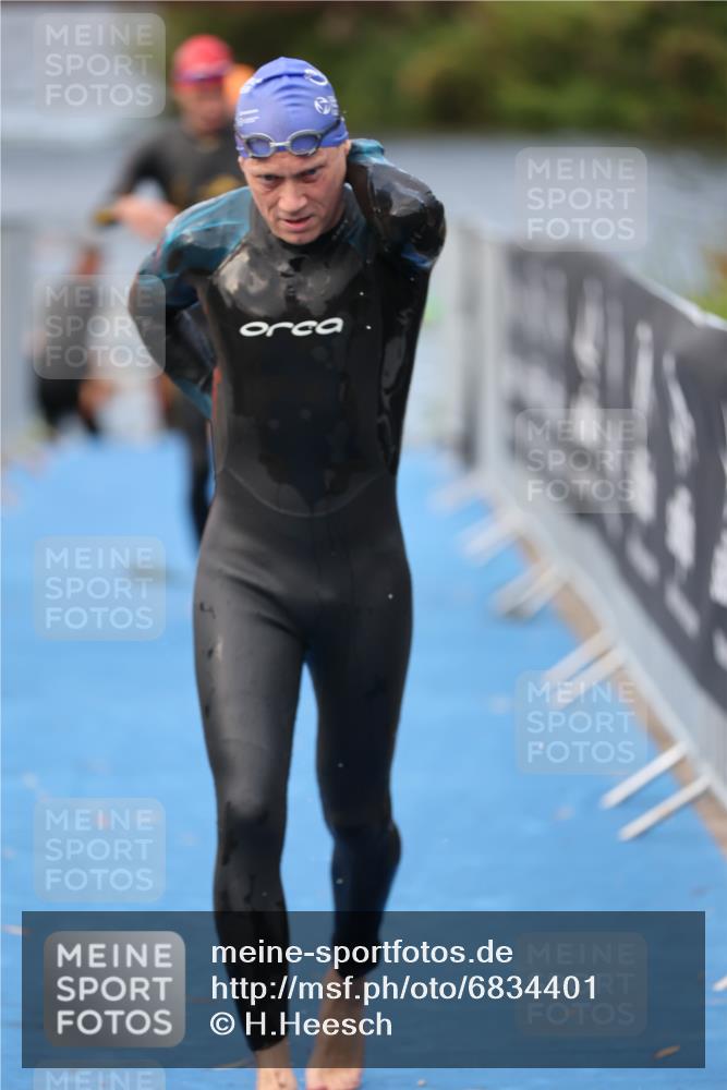 25.08.2024 - Elbe Triathlon Hamburg H.Heesch http://msf.ph/oto/6834401 25.08.2024 08:34:09 Schwimmen 35, 52, 55, 58, 64, 69, 86 meine-sportfotos.de