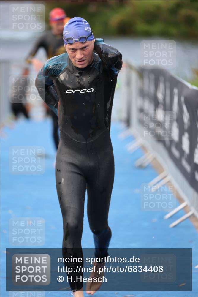 25.08.2024 - Elbe Triathlon Hamburg H.Heesch http://msf.ph/oto/6834408 25.08.2024 08:34:09 Schwimmen 35, 52, 55, 58, 64, 69, 86 meine-sportfotos.de