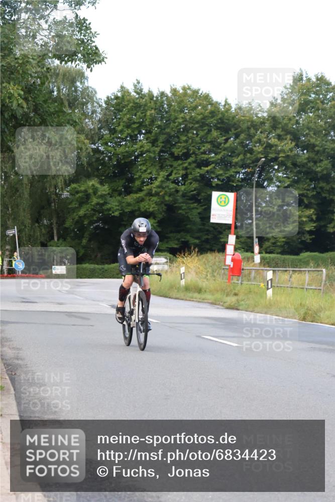25.08.2024 - Elbe Triathlon Hamburg Fuchs,  Jonas http://msf.ph/oto/6834423 25.08.2024 08:40:14 Radfahren 40 meine-sportfotos.de