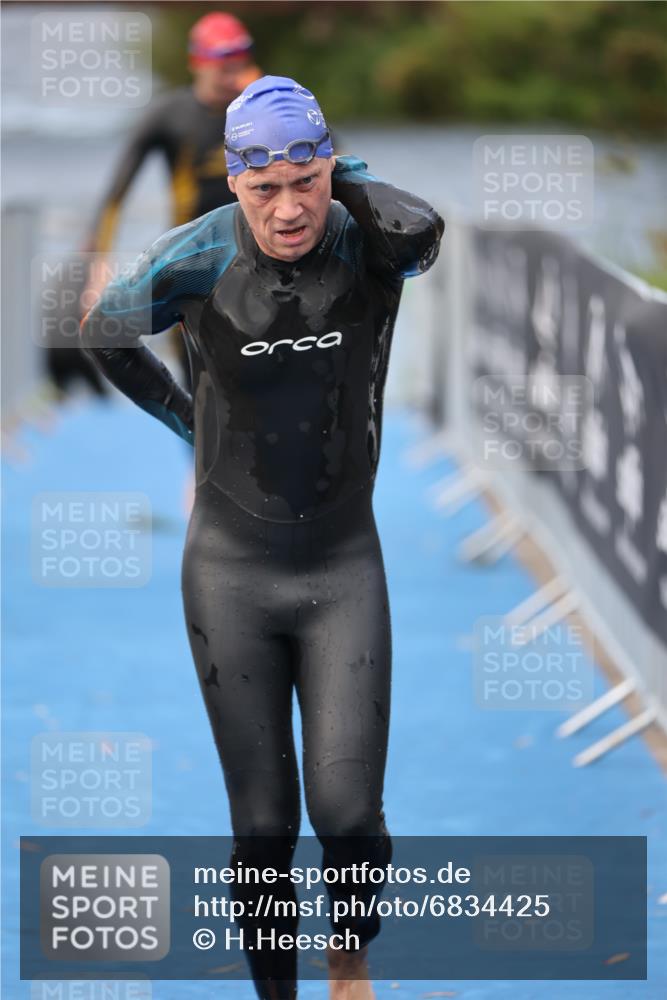 25.08.2024 - Elbe Triathlon Hamburg H.Heesch http://msf.ph/oto/6834425 25.08.2024 08:34:09 Schwimmen 35, 52, 55, 58, 64, 69, 86 meine-sportfotos.de