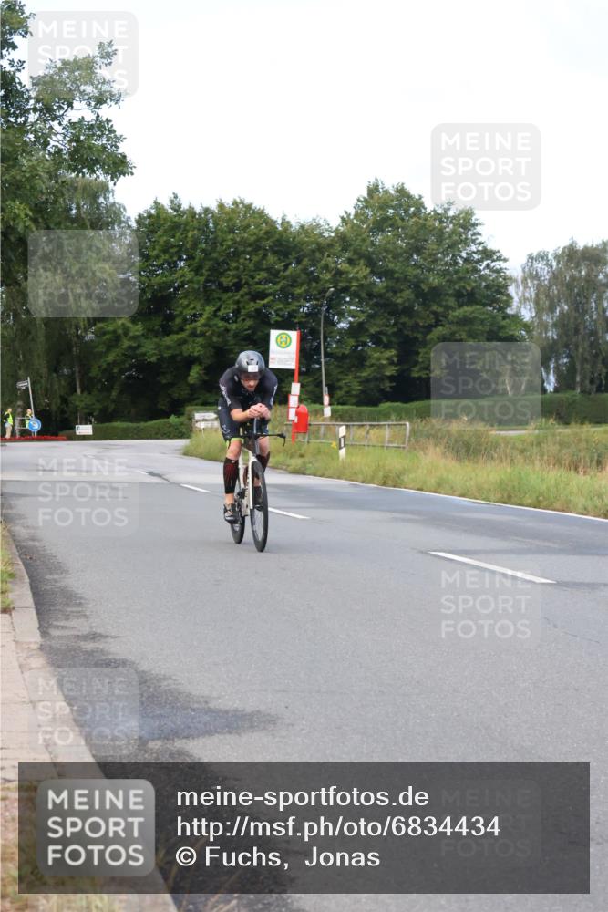 25.08.2024 - Elbe Triathlon Hamburg Fuchs,  Jonas http://msf.ph/oto/6834434 25.08.2024 08:40:15 Radfahren 40 meine-sportfotos.de