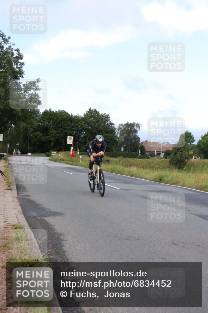 25.08.2024 - Elbe Triathlon Hamburg Fuchs,  Jonas http://msf.ph/oto/6834452 25.08.2024 08:40:15 Radfahren 40 meine-sportfotos.de
