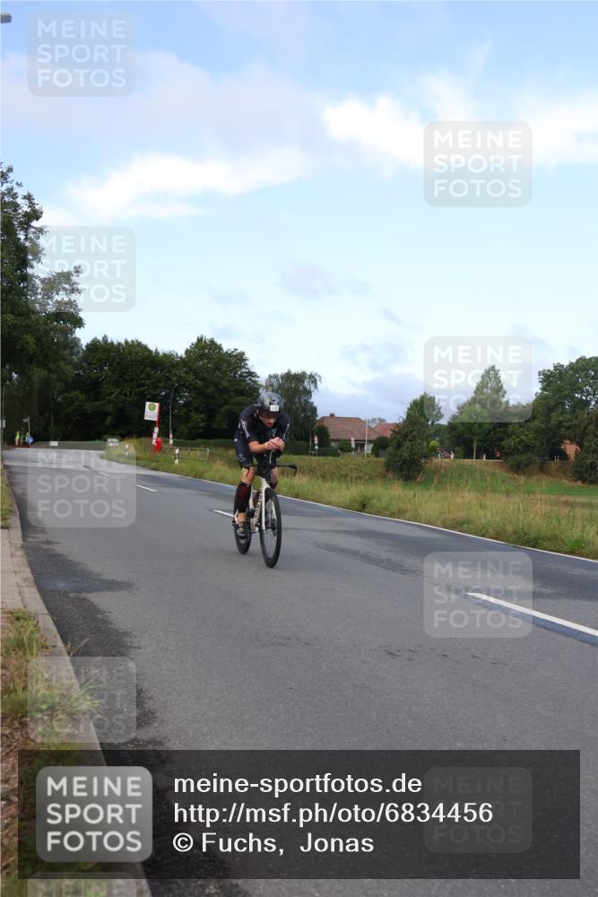 25.08.2024 - Elbe Triathlon Hamburg Fuchs,  Jonas http://msf.ph/oto/6834456 25.08.2024 08:40:15 Radfahren 40 meine-sportfotos.de
