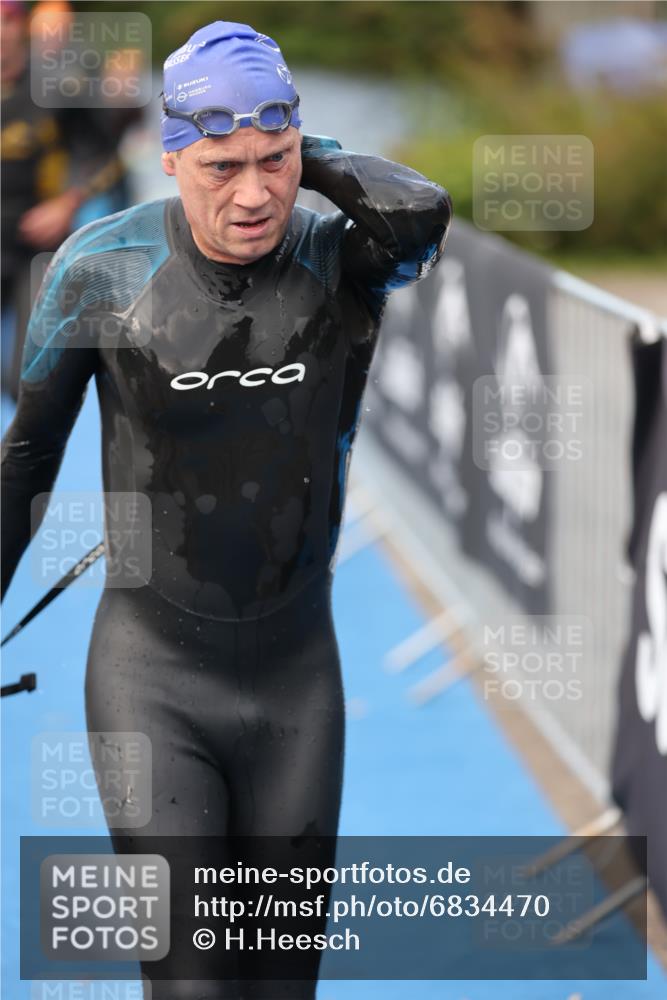 25.08.2024 - Elbe Triathlon Hamburg H.Heesch http://msf.ph/oto/6834470 25.08.2024 08:34:10 Schwimmen 35, 52, 55, 58, 64, 69, 86 meine-sportfotos.de