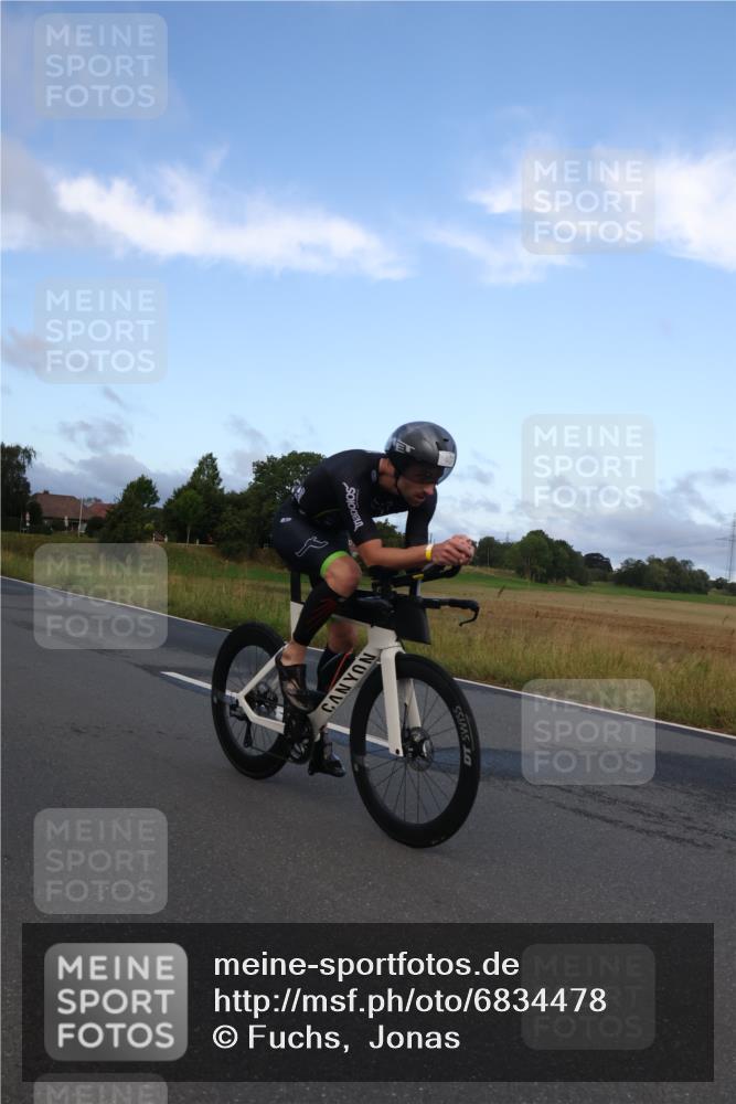 25.08.2024 - Elbe Triathlon Hamburg Fuchs,  Jonas http://msf.ph/oto/6834478 25.08.2024 08:40:16 Radfahren 40 meine-sportfotos.de