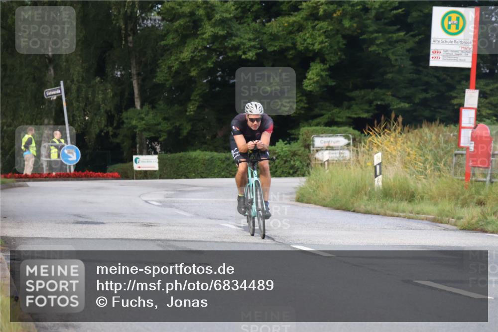 25.08.2024 - Elbe Triathlon Hamburg Fuchs,  Jonas http://msf.ph/oto/6834489 25.08.2024 08:40:27 Radfahren 95 meine-sportfotos.de