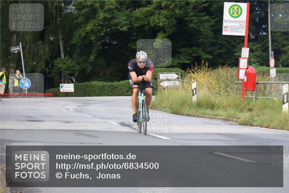 25.08.2024 - Elbe Triathlon Hamburg Fuchs,  Jonas http://msf.ph/oto/6834500 25.08.2024 08:40:27 Radfahren 95 meine-sportfotos.de
