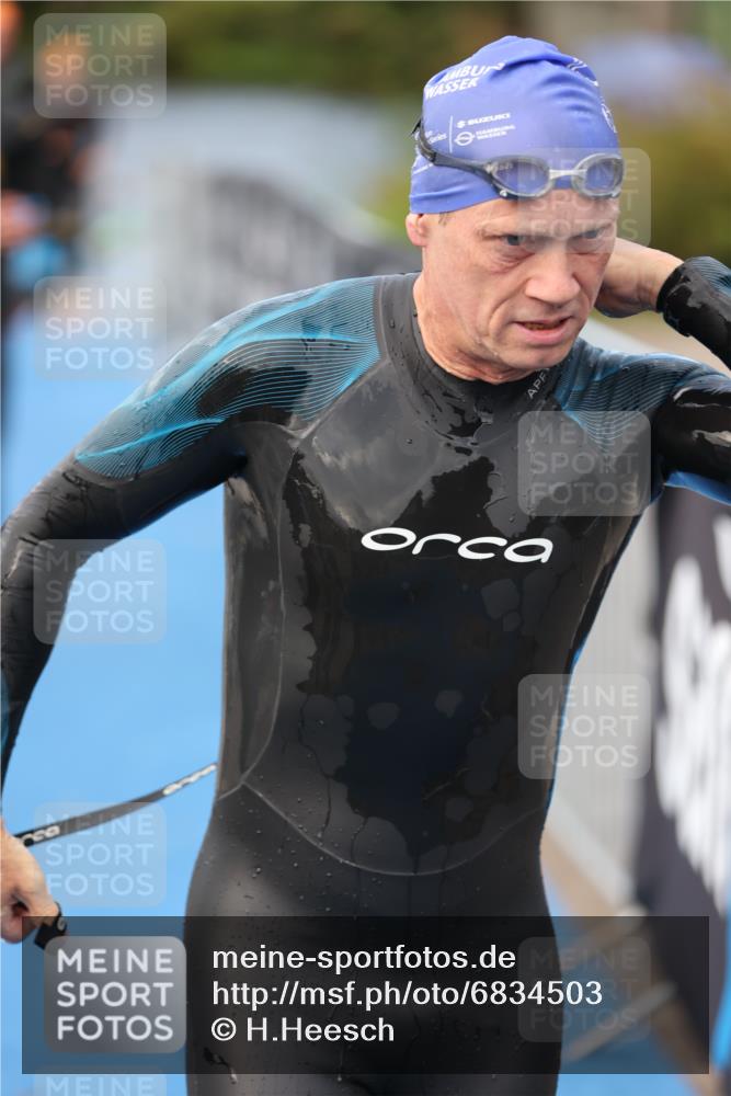 25.08.2024 - Elbe Triathlon Hamburg H.Heesch http://msf.ph/oto/6834503 25.08.2024 08:34:11 Schwimmen 35, 52, 55, 58, 64, 83, 86 meine-sportfotos.de