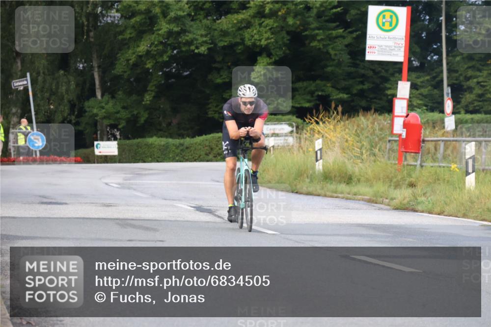 25.08.2024 - Elbe Triathlon Hamburg Fuchs,  Jonas http://msf.ph/oto/6834505 25.08.2024 08:40:28 Radfahren 95 meine-sportfotos.de