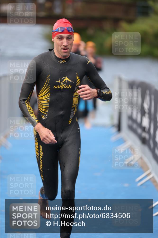 25.08.2024 - Elbe Triathlon Hamburg H.Heesch http://msf.ph/oto/6834506 25.08.2024 08:34:11 Schwimmen 35, 52, 55, 58, 64, 83, 86 meine-sportfotos.de
