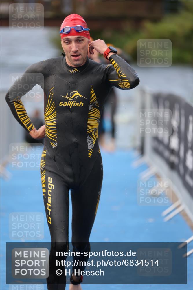 25.08.2024 - Elbe Triathlon Hamburg H.Heesch http://msf.ph/oto/6834514 25.08.2024 08:34:11 Schwimmen 35, 52, 55, 58, 64, 83, 86 meine-sportfotos.de