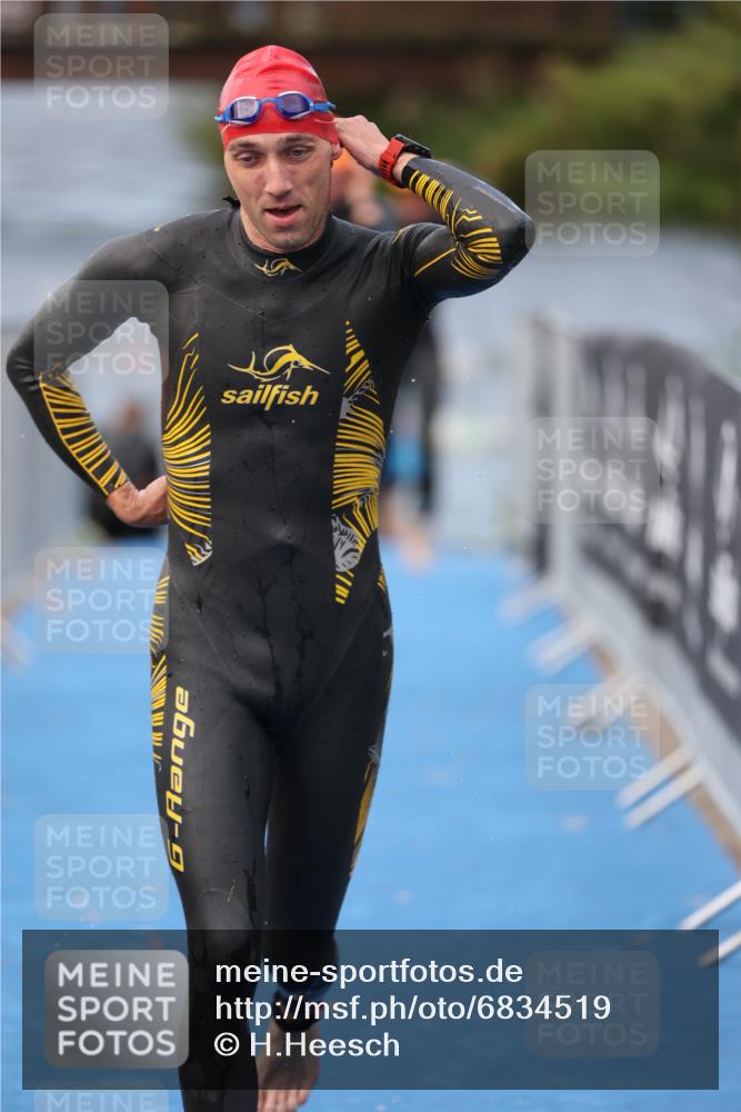 25.08.2024 - Elbe Triathlon Hamburg H.Heesch http://msf.ph/oto/6834519 25.08.2024 08:34:11 Schwimmen 35, 52, 55, 58, 64, 83, 86 meine-sportfotos.de