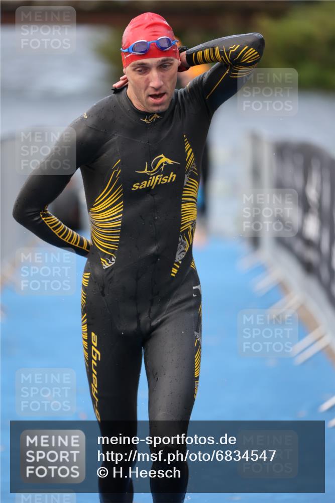 25.08.2024 - Elbe Triathlon Hamburg H.Heesch http://msf.ph/oto/6834547 25.08.2024 08:34:12 Schwimmen 35, 52, 55, 58, 64, 83, 86, 97 meine-sportfotos.de
