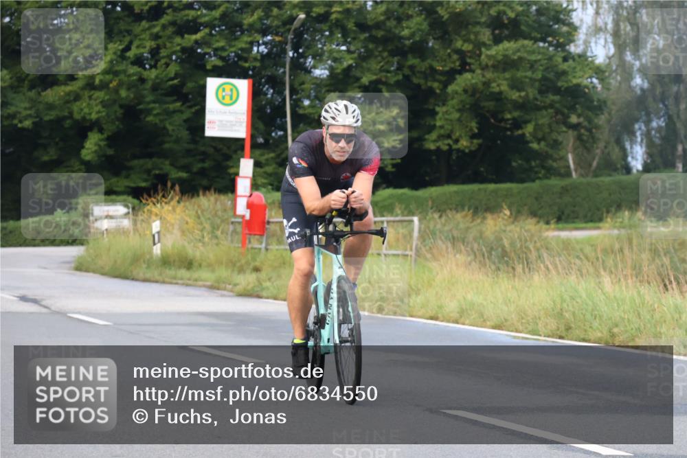 25.08.2024 - Elbe Triathlon Hamburg Fuchs,  Jonas http://msf.ph/oto/6834550 25.08.2024 08:40:29 Radfahren 95 meine-sportfotos.de
