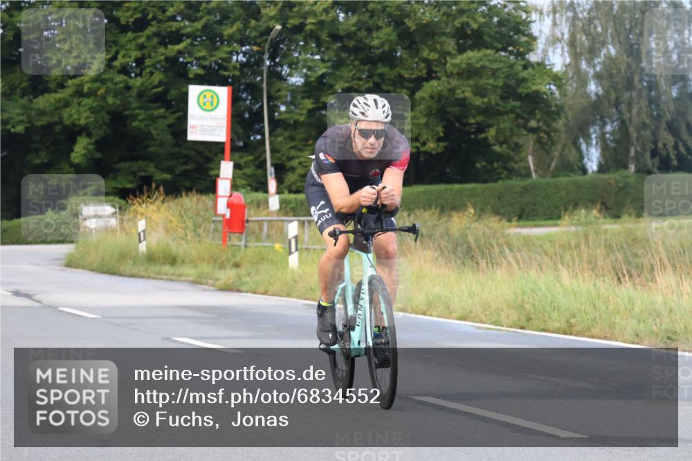 25.08.2024 - Elbe Triathlon Hamburg Fuchs,  Jonas http://msf.ph/oto/6834552 25.08.2024 08:40:29 Radfahren 95 meine-sportfotos.de