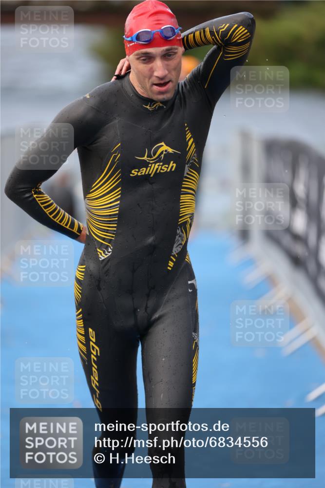 25.08.2024 - Elbe Triathlon Hamburg H.Heesch http://msf.ph/oto/6834556 25.08.2024 08:34:12 Schwimmen 35, 52, 55, 58, 64, 83, 86, 97 meine-sportfotos.de