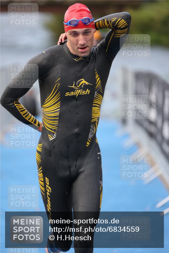 25.08.2024 - Elbe Triathlon Hamburg H.Heesch http://msf.ph/oto/6834559 25.08.2024 08:34:12 Schwimmen 35, 52, 55, 58, 64, 83, 86, 97 meine-sportfotos.de