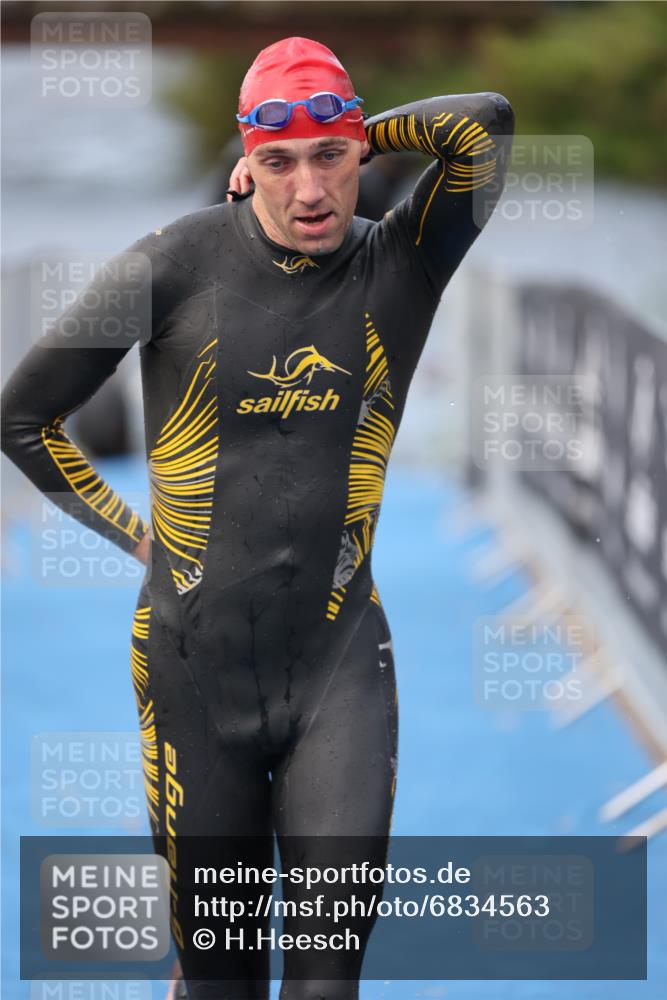 25.08.2024 - Elbe Triathlon Hamburg H.Heesch http://msf.ph/oto/6834563 25.08.2024 08:34:12 Schwimmen 35, 52, 55, 58, 64, 83, 86, 97 meine-sportfotos.de