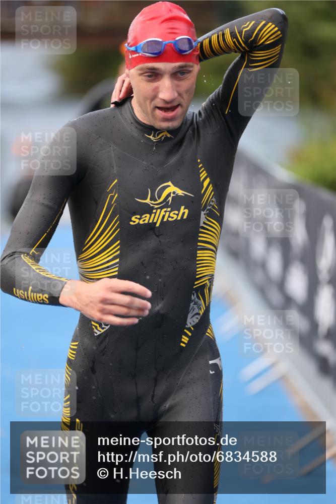 25.08.2024 - Elbe Triathlon Hamburg H.Heesch http://msf.ph/oto/6834588 25.08.2024 08:34:12 Schwimmen 35, 52, 55, 58, 64, 83, 86, 97 meine-sportfotos.de