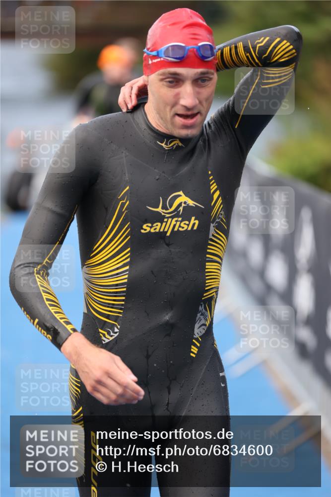 25.08.2024 - Elbe Triathlon Hamburg H.Heesch http://msf.ph/oto/6834600 25.08.2024 08:34:12 Schwimmen 35, 52, 55, 58, 64, 83, 86, 97 meine-sportfotos.de