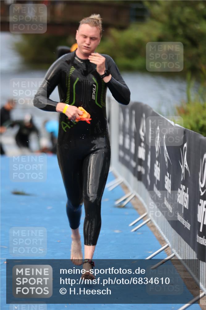 25.08.2024 - Elbe Triathlon Hamburg H.Heesch http://msf.ph/oto/6834610 25.08.2024 08:34:14 Schwimmen 35, 52, 55, 58, 64, 83, 86, 97 meine-sportfotos.de