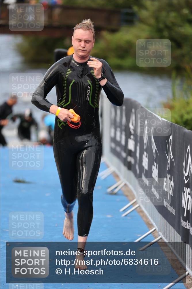 25.08.2024 - Elbe Triathlon Hamburg H.Heesch http://msf.ph/oto/6834616 25.08.2024 08:34:14 Schwimmen 35, 52, 55, 58, 64, 83, 86, 97 meine-sportfotos.de