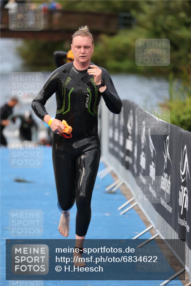 25.08.2024 - Elbe Triathlon Hamburg H.Heesch http://msf.ph/oto/6834622 25.08.2024 08:34:14 Schwimmen 35, 52, 55, 58, 64, 83, 86, 97 meine-sportfotos.de