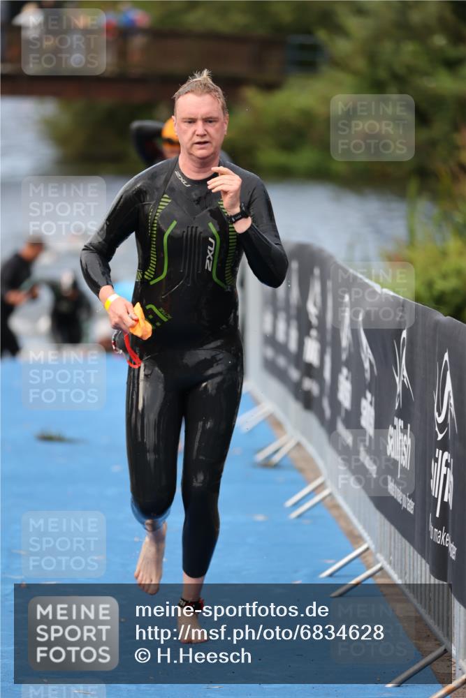 25.08.2024 - Elbe Triathlon Hamburg H.Heesch http://msf.ph/oto/6834628 25.08.2024 08:34:14 Schwimmen 35, 52, 55, 58, 64, 83, 86, 97 meine-sportfotos.de