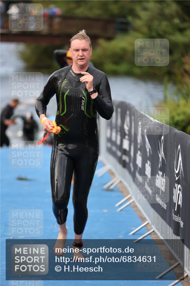 25.08.2024 - Elbe Triathlon Hamburg H.Heesch http://msf.ph/oto/6834631 25.08.2024 08:34:14 Schwimmen 35, 52, 55, 58, 64, 83, 86, 97 meine-sportfotos.de