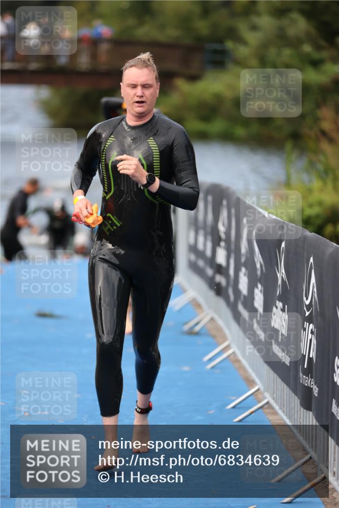 25.08.2024 - Elbe Triathlon Hamburg H.Heesch http://msf.ph/oto/6834639 25.08.2024 08:34:15 Schwimmen 35, 52, 55, 58, 64, 83, 86, 97 meine-sportfotos.de