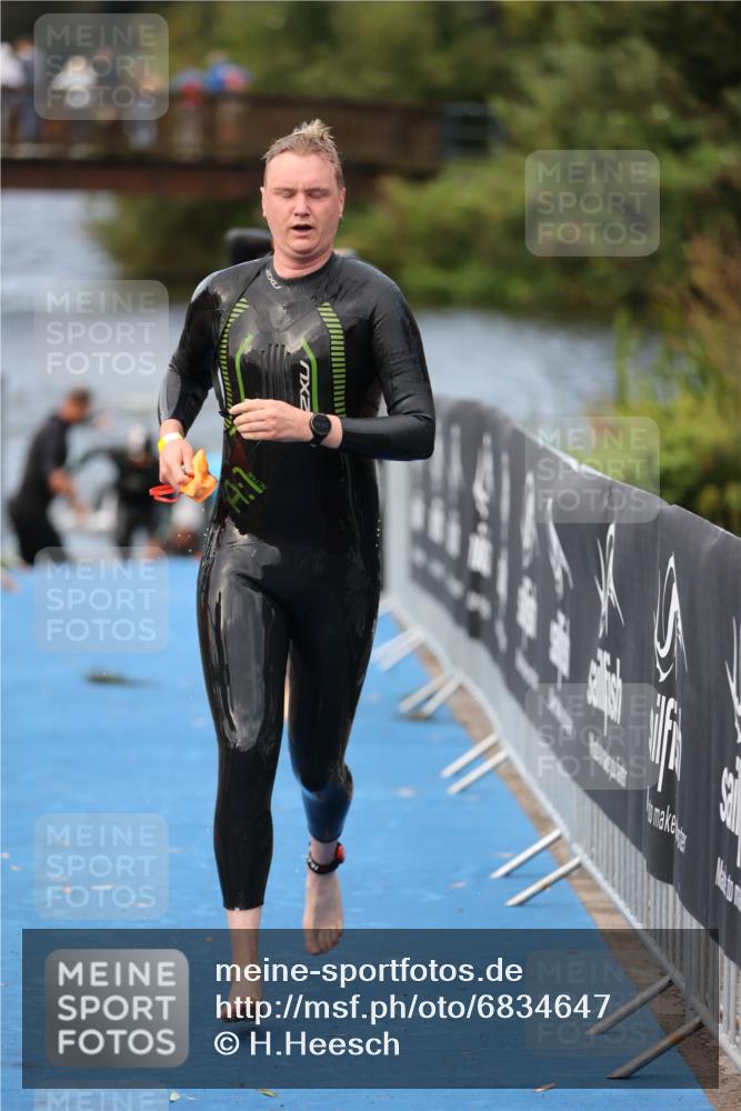 25.08.2024 - Elbe Triathlon Hamburg H.Heesch http://msf.ph/oto/6834647 25.08.2024 08:34:15 Schwimmen 35, 52, 55, 58, 64, 83, 86, 97 meine-sportfotos.de
