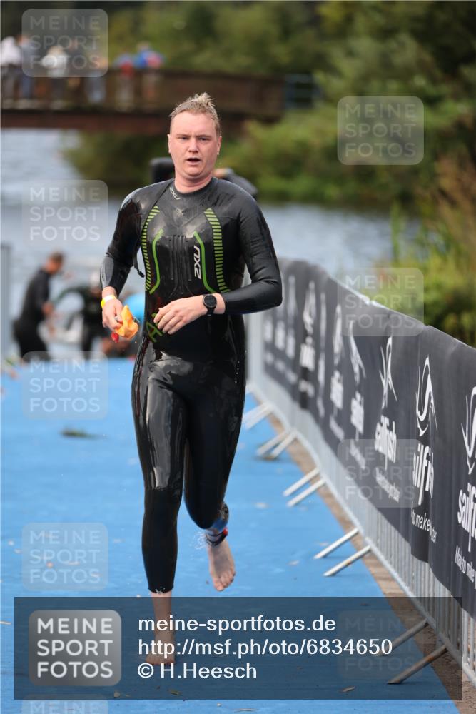 25.08.2024 - Elbe Triathlon Hamburg H.Heesch http://msf.ph/oto/6834650 25.08.2024 08:34:15 Schwimmen 35, 52, 55, 58, 64, 83, 86, 97 meine-sportfotos.de