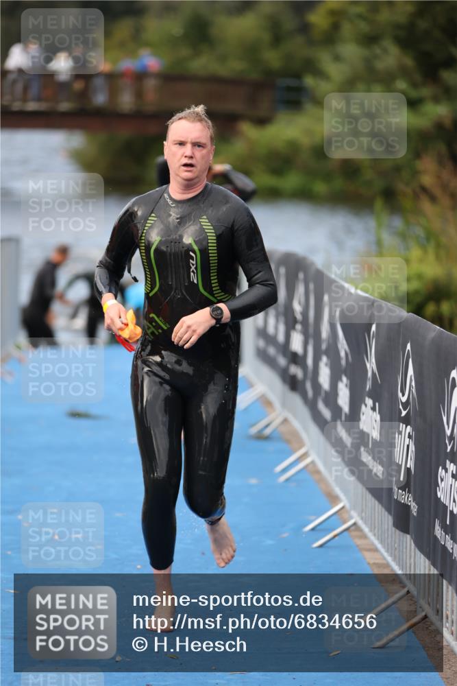 25.08.2024 - Elbe Triathlon Hamburg H.Heesch http://msf.ph/oto/6834656 25.08.2024 08:34:15 Schwimmen 35, 52, 55, 58, 64, 83, 86, 97 meine-sportfotos.de