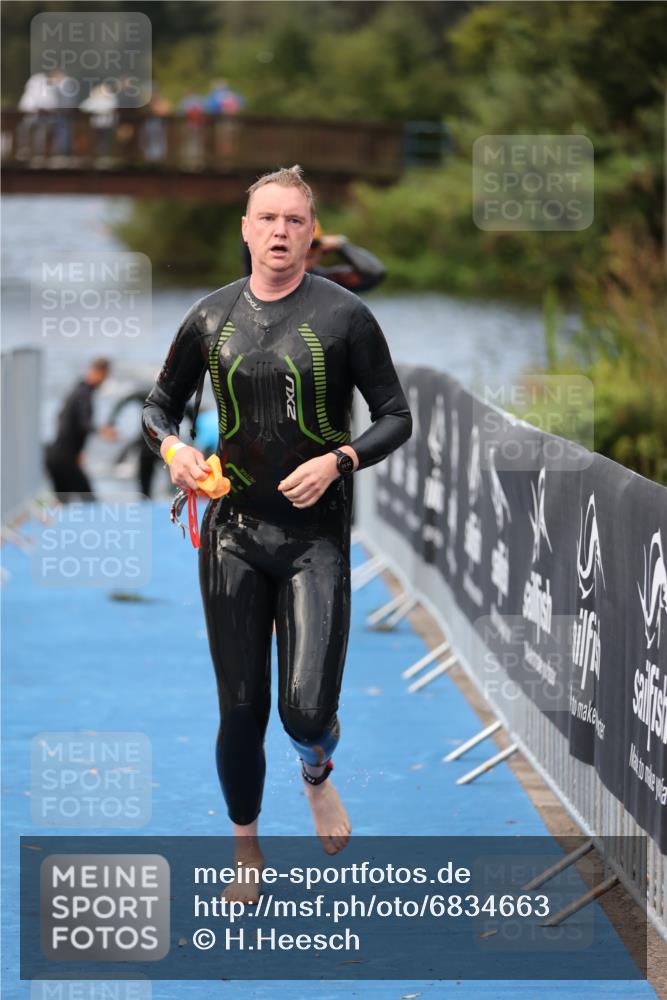 25.08.2024 - Elbe Triathlon Hamburg H.Heesch http://msf.ph/oto/6834663 25.08.2024 08:34:15 Schwimmen 35, 52, 55, 58, 64, 83, 86, 97 meine-sportfotos.de