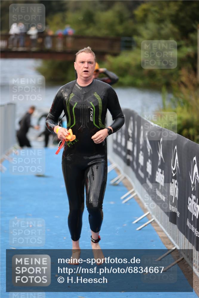 25.08.2024 - Elbe Triathlon Hamburg H.Heesch http://msf.ph/oto/6834667 25.08.2024 08:34:15 Schwimmen 35, 52, 55, 58, 64, 83, 86, 97 meine-sportfotos.de