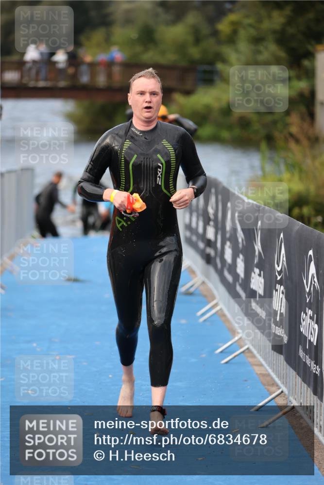 25.08.2024 - Elbe Triathlon Hamburg H.Heesch http://msf.ph/oto/6834678 25.08.2024 08:34:15 Schwimmen 35, 52, 55, 58, 64, 83, 86, 97 meine-sportfotos.de