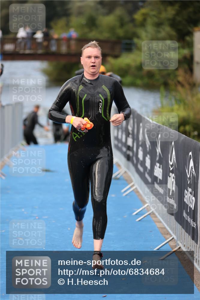 25.08.2024 - Elbe Triathlon Hamburg H.Heesch http://msf.ph/oto/6834684 25.08.2024 08:34:15 Schwimmen 35, 52, 55, 58, 64, 83, 86, 97 meine-sportfotos.de