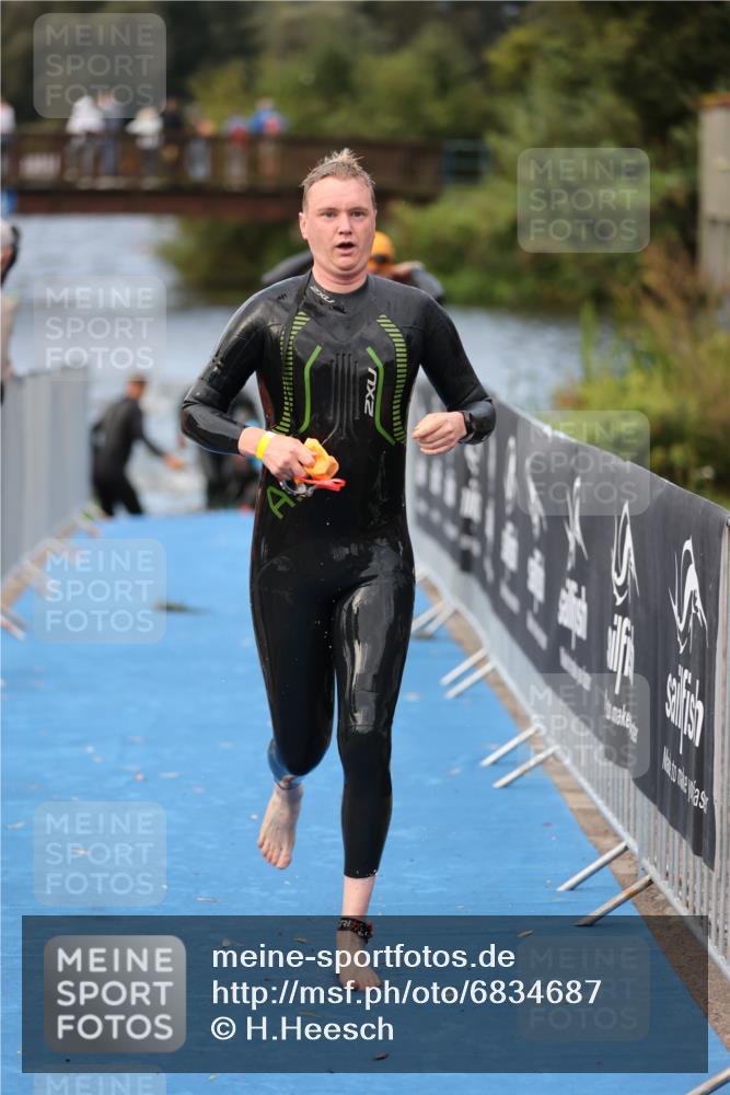 25.08.2024 - Elbe Triathlon Hamburg H.Heesch http://msf.ph/oto/6834687 25.08.2024 08:34:15 Schwimmen 35, 52, 55, 58, 64, 83, 86, 97 meine-sportfotos.de
