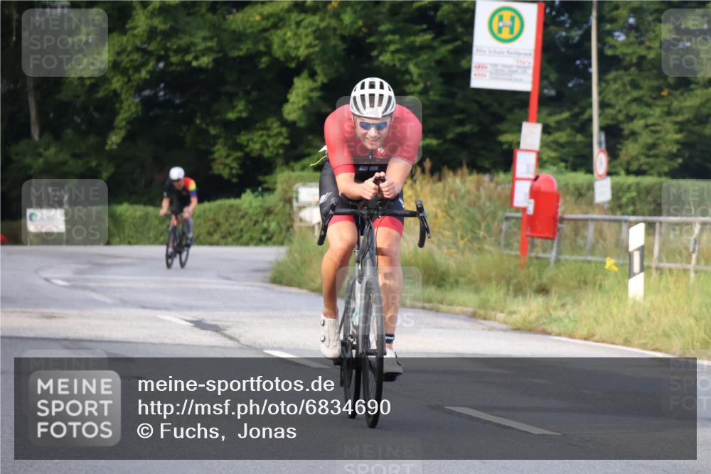 25.08.2024 - Elbe Triathlon Hamburg Fuchs,  Jonas http://msf.ph/oto/6834690 25.08.2024 08:40:50 Radfahren 92, 81, 89 meine-sportfotos.de