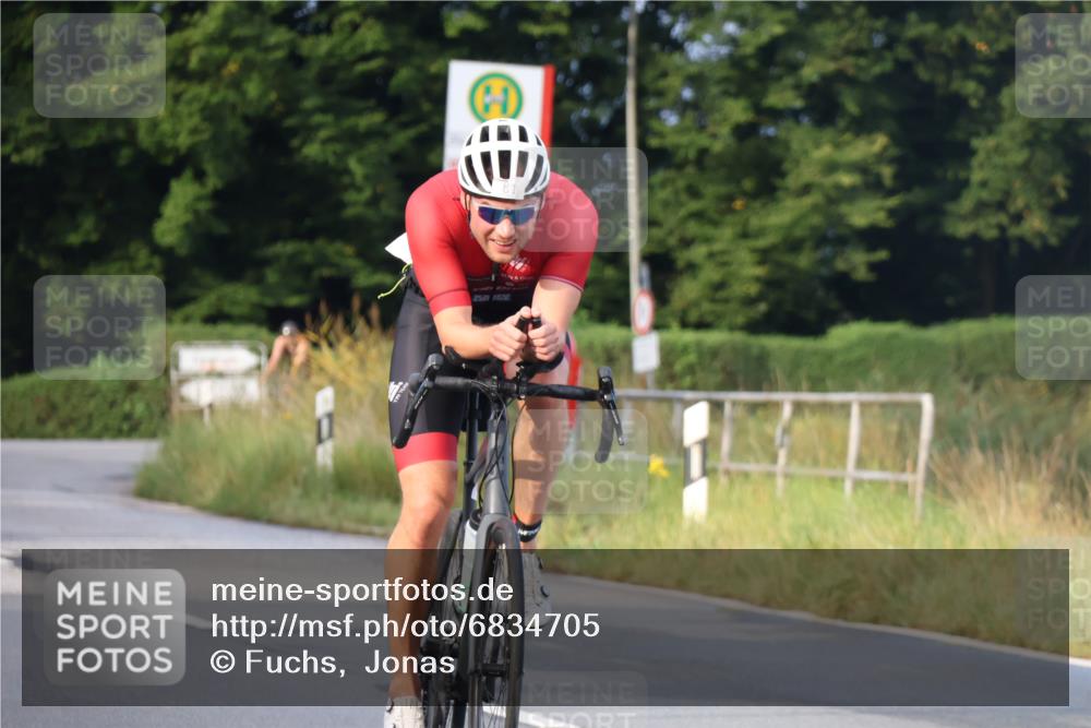 25.08.2024 - Elbe Triathlon Hamburg Fuchs,  Jonas http://msf.ph/oto/6834705 25.08.2024 08:40:51 Radfahren 81, 89 meine-sportfotos.de
