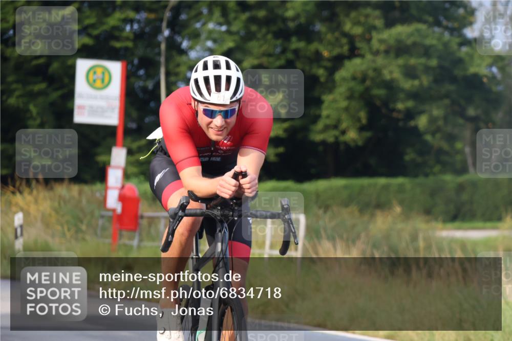 25.08.2024 - Elbe Triathlon Hamburg Fuchs,  Jonas http://msf.ph/oto/6834718 25.08.2024 08:40:51 Radfahren 81, 89 meine-sportfotos.de
