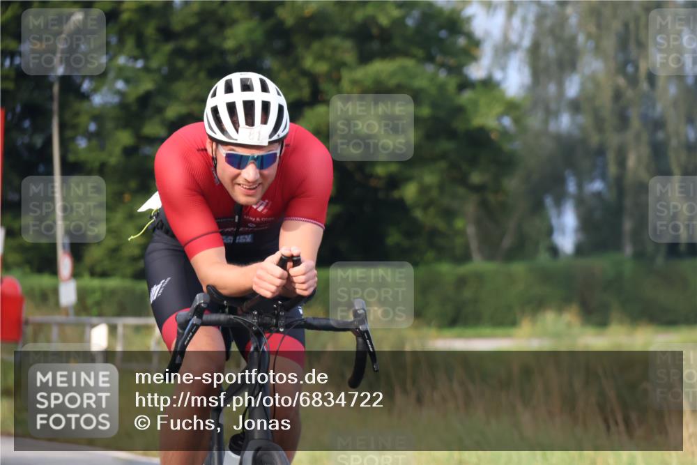 25.08.2024 - Elbe Triathlon Hamburg Fuchs,  Jonas http://msf.ph/oto/6834722 25.08.2024 08:40:51 Radfahren 81, 89 meine-sportfotos.de