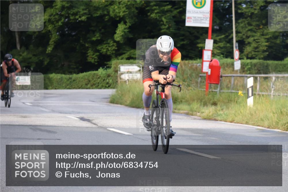 25.08.2024 - Elbe Triathlon Hamburg Fuchs,  Jonas http://msf.ph/oto/6834754 25.08.2024 08:40:55 Radfahren 81, 89, 56 meine-sportfotos.de